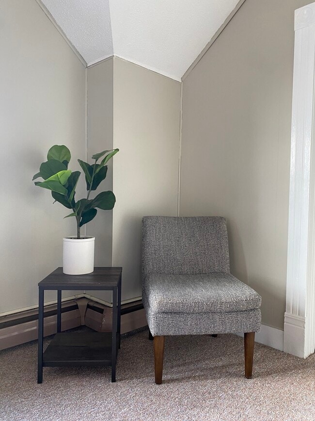 Building Photo - 523 21st St N