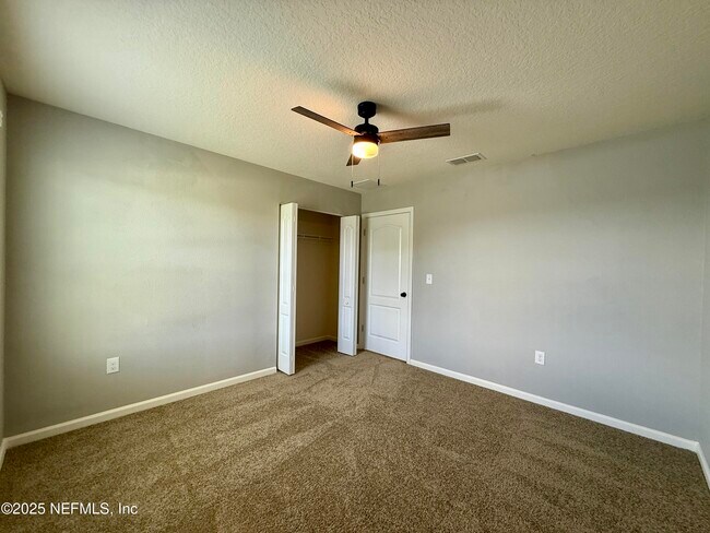 Building Photo - 2200 Pebble Point Dr