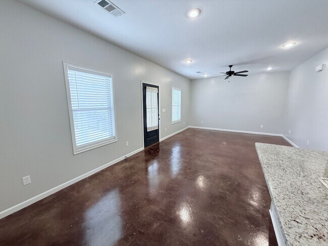 Building Photo - 104 Private Rd 4017