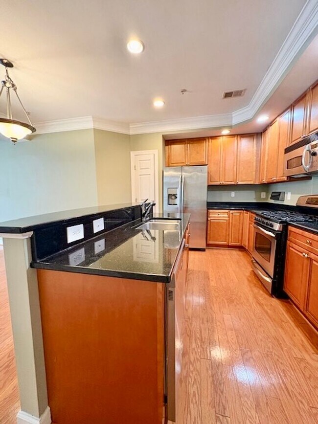 Building Photo - 645 Whetstone Glen St