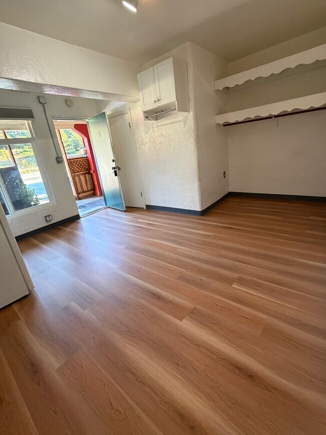 Building Photo - 10110 Soquel Dr