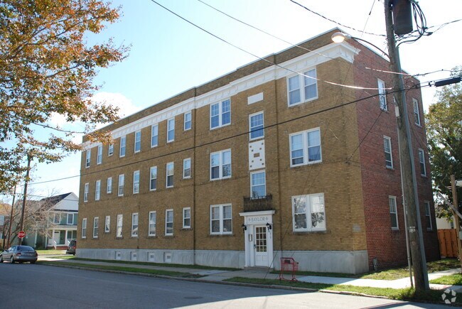 Building Photo - 260 Hatton St