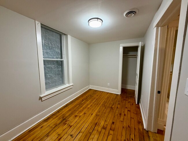 Building Photo - 845 N Mozart St