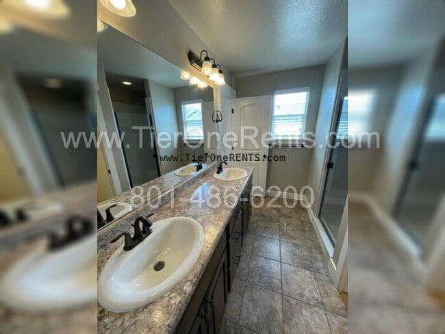 Building Photo - No deposit option for qualified renters