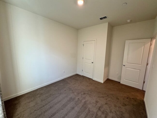 Building Photo - Beautiful 4-Bedroom Home in the Wyndham Estates Neighborhood of Redding! READY FOR MOVE IN!