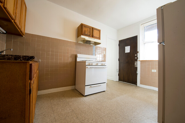 Kitchen - 7801-11 S Kingston