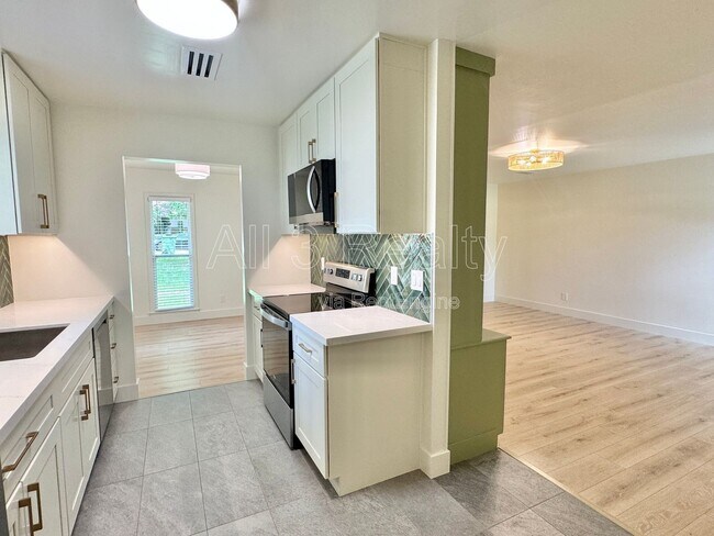 Building Photo - 3224 Little John Dr