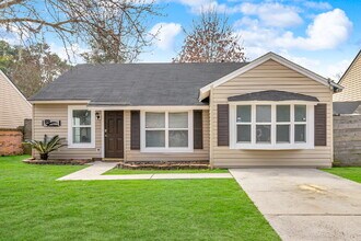 Building Photo - Location, Space and convenience at this adorable home.