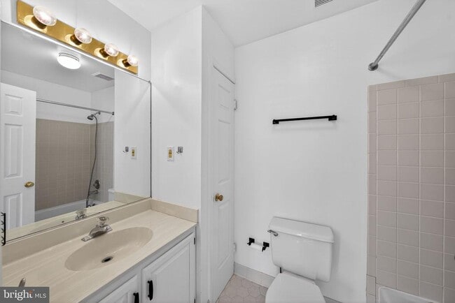 Building Photo - 219 Heather Ct