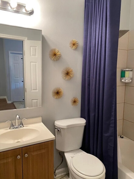 Building Photo - Room in Duplex on Jones Ave NW