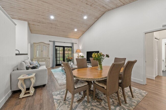 Building Photo - 465 Goldenwood Way
