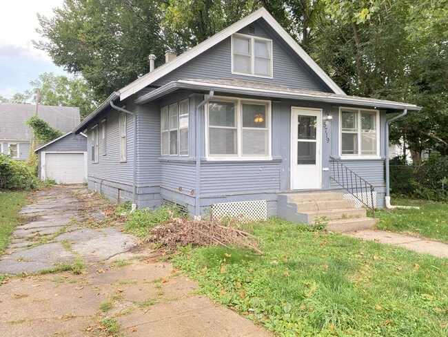 Building Photo - 3 bedroom 1 bath house!