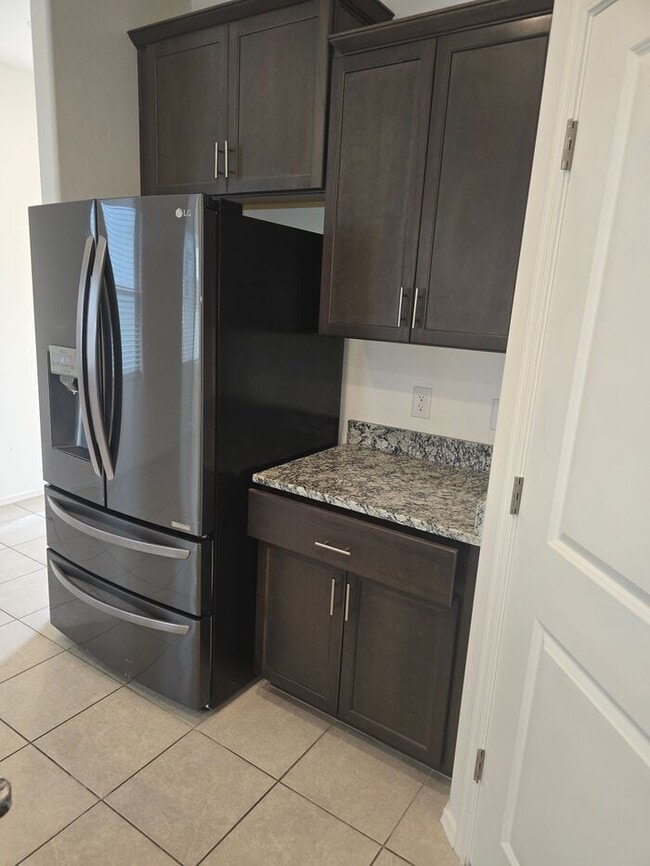 Building Photo - Freshly updated 3 bedroom/ 2 bath Home