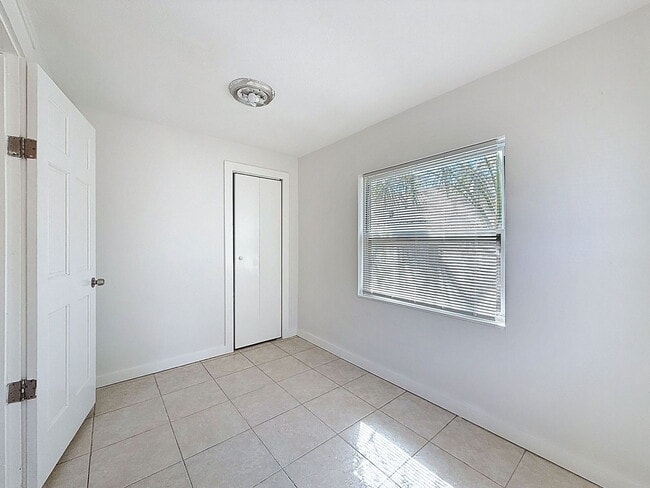 Building Photo - 1844 27th St S