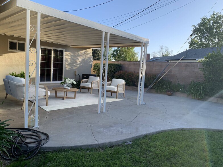 Building Photo - 18919 Liggett St