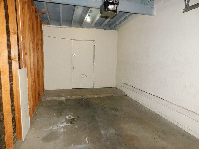 Building Photo - 4BD/2BA In La Mirage. Large Backyard!