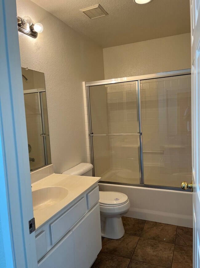 Building Photo - 3 Bedroom 2 1/2 bath Murrieta Townhome