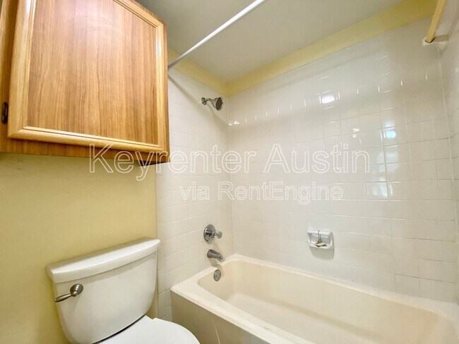 Building Photo - 1601 Faro Dr