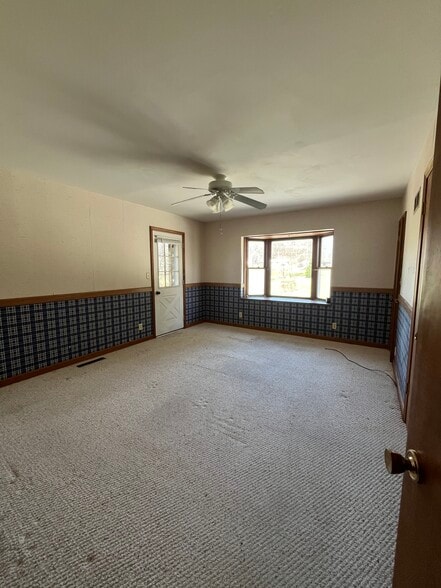 Building Photo - 2645 S River Rd