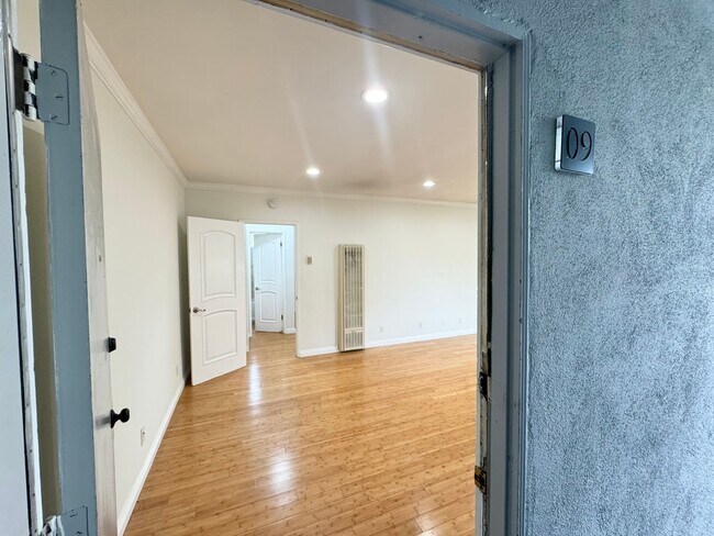 Building Photo - 10876 Palms Blvd