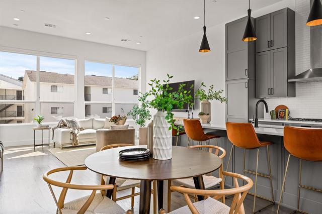 Building Photo - 2317 Moser Ave