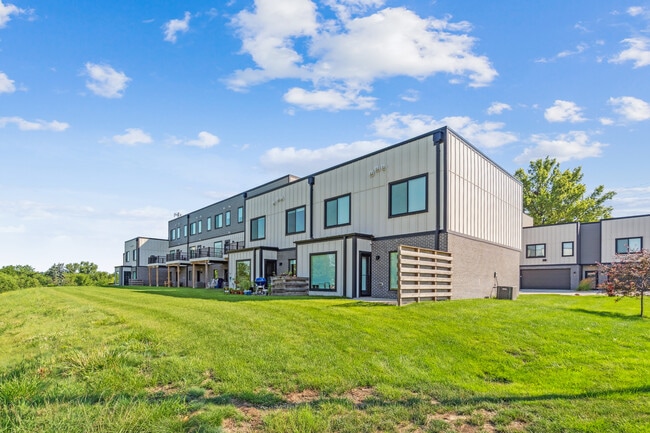 Building Photo - 3 Crosby Park Dr