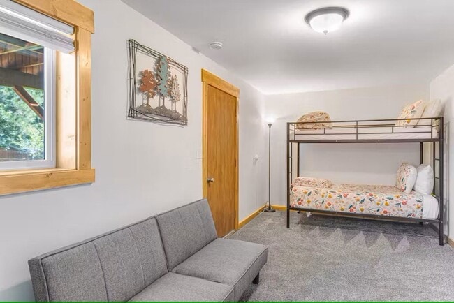 Building Photo - Adorable remodel in the heart of South Cle...
