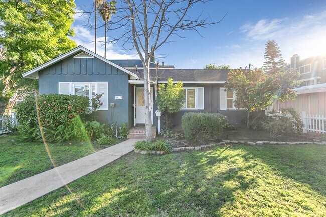 Building Photo - 12334 Moorpark St