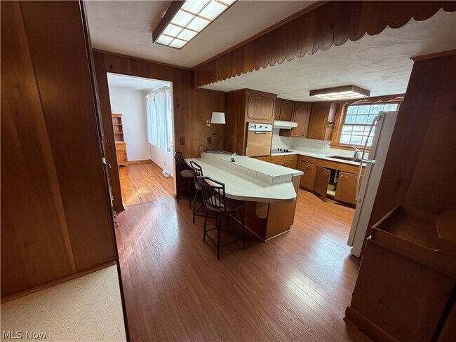 Building Photo - 290 Glenview Rd