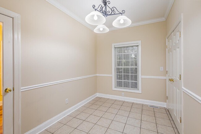Building Photo - 1610 Elkhart Cir
