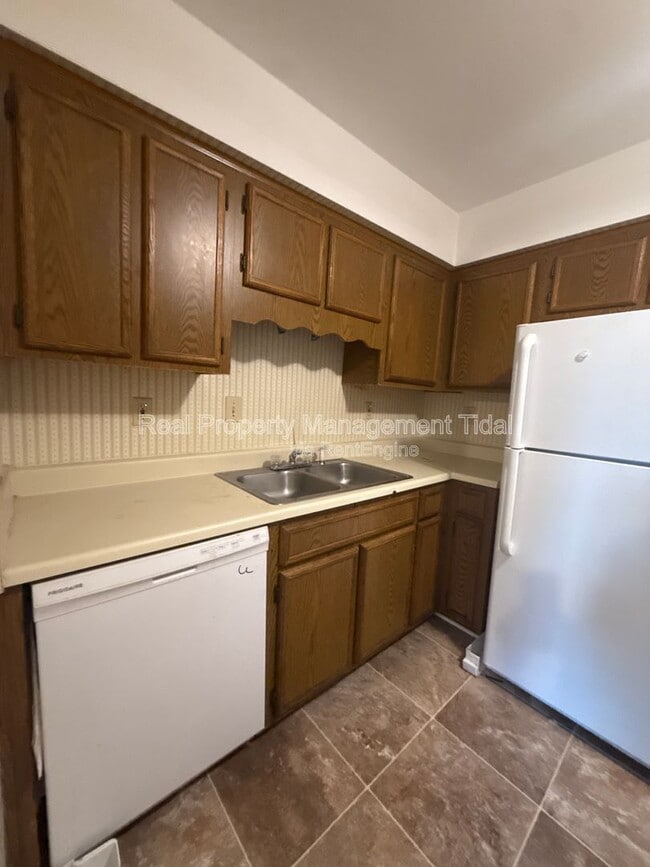 Building Photo - 6117 Brookwood Dr