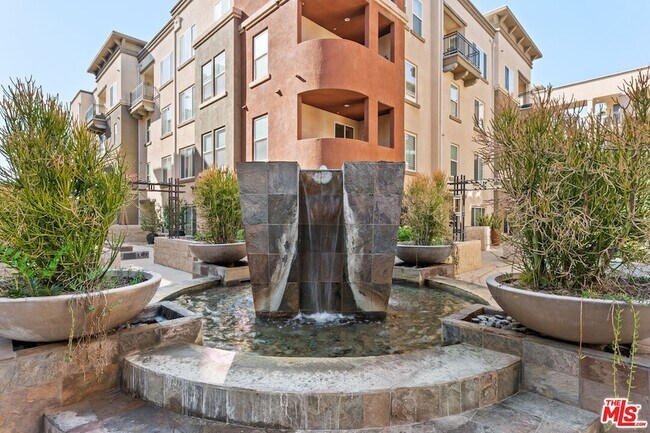 Building Photo - 6020 S Seabluff Dr