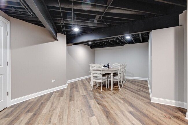 Building Photo - 212 Willow Pkwy