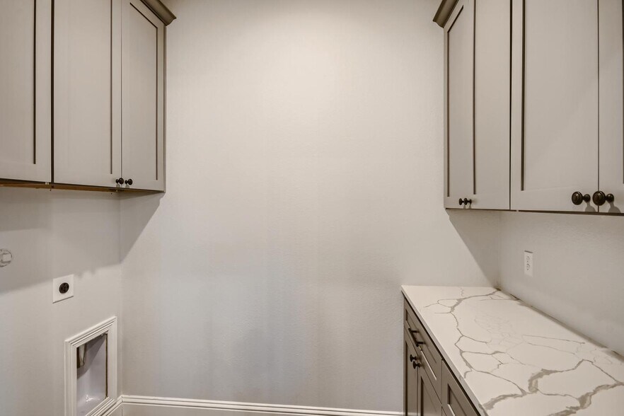 Building Photo - Stylish & Modern Home for Rent in the Heart of Dallas!