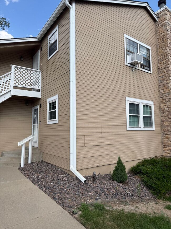 Building Photo - Spacious 2bd/2ba Condo- Lakewood CO, Available 7/10/26!