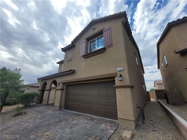 Building Photo - 2409 W Gilmore Ave