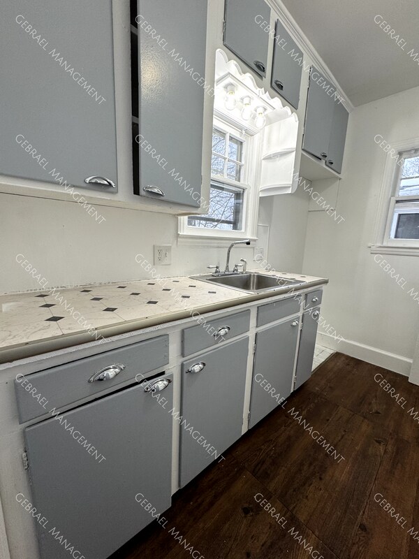 Building Photo - 3210 Herrick St