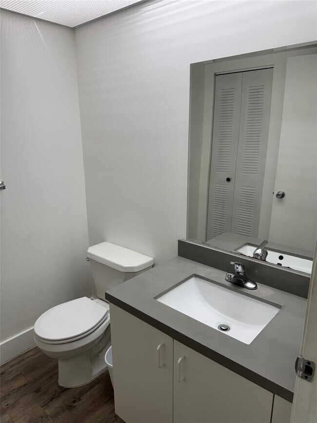 Building Photo - 1651 SW 127th Ave