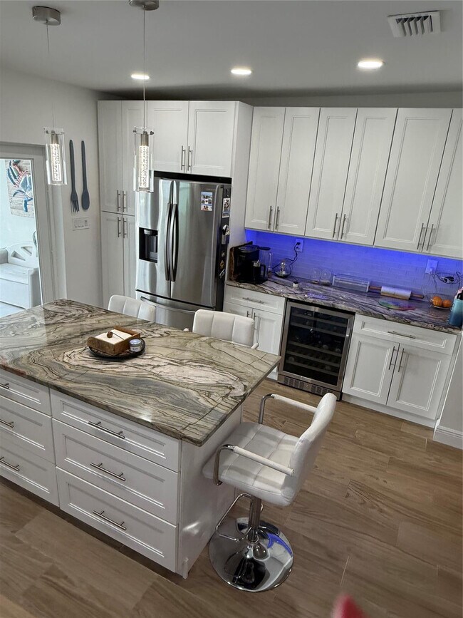 Building Photo - 1637 SE 1st St