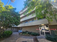 Building Photo - Swanky 2 Bedroom Condo Well Located in the...