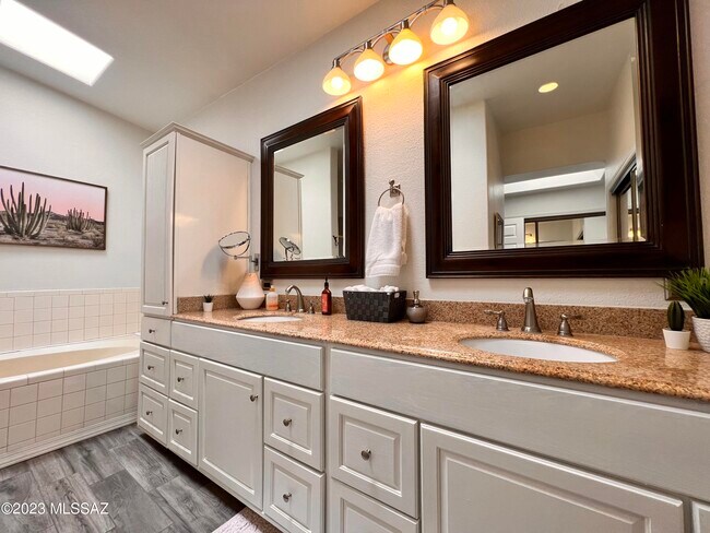 Building Photo - 5848 Bright Star Dr