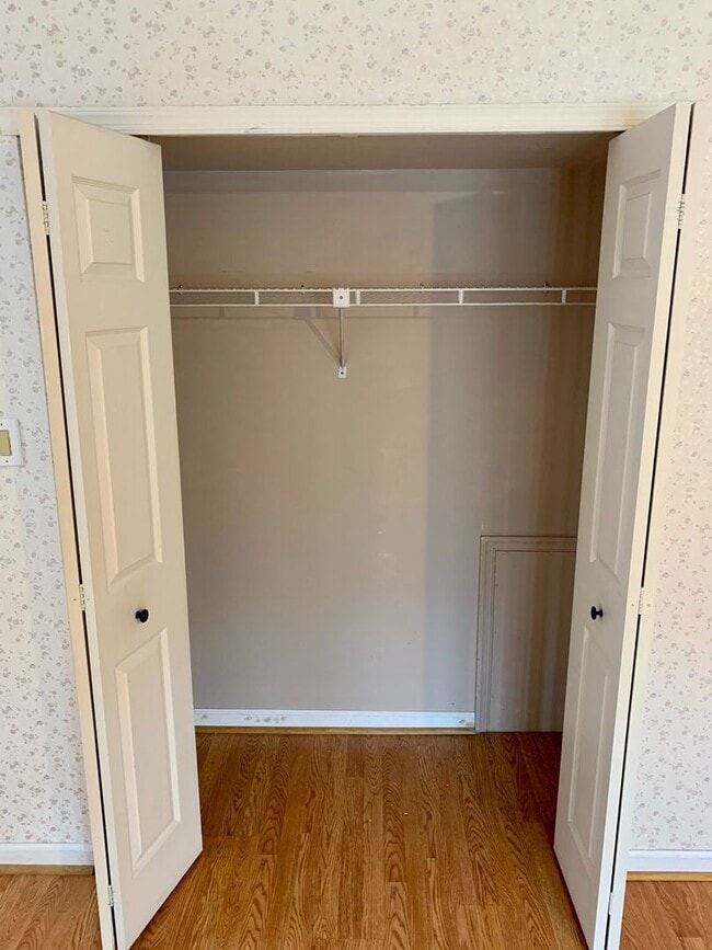 Building Photo - Gorgeous 2-Bedroom Townhome Near the Art Museum! One-Car Garage Included!