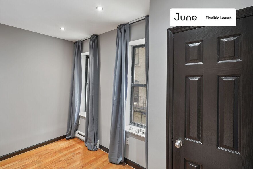 Building Photo - 15 W 107th St