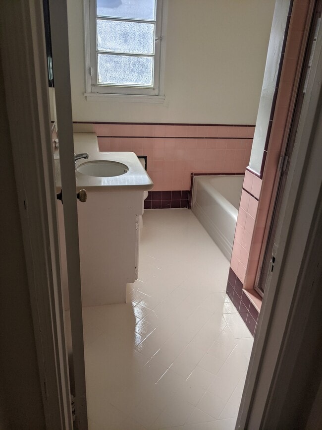 Building Photo - 451 N Oakhurst Dr