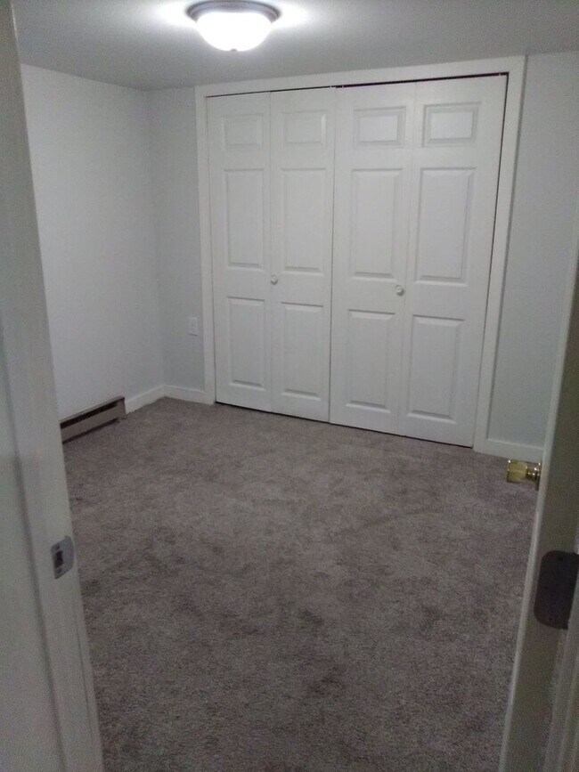 Building Photo - 406 S 11th St