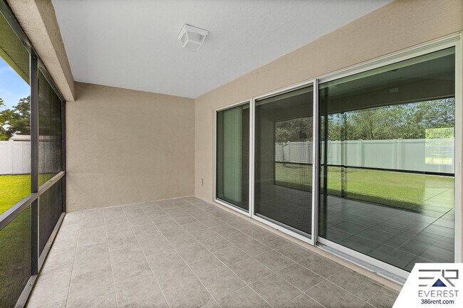 Building Photo - 10 Lysander Ln