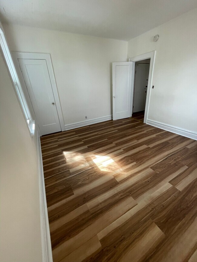 Building Photo - 38 Feiner Pl