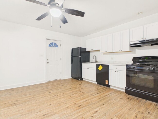 Building Photo - Charming 2 Bedroom Single Family on Penn St