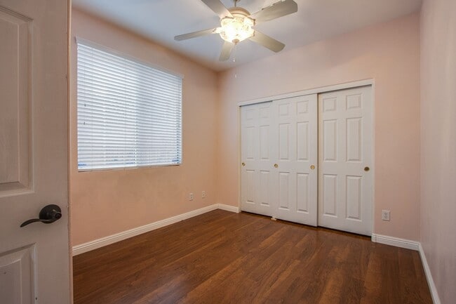 Building Photo - Beautiful 4 bedroom 3 bath plus loft home in the Vistas in Summerlin!