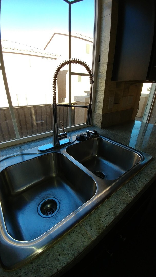 Building Photo - Multi level